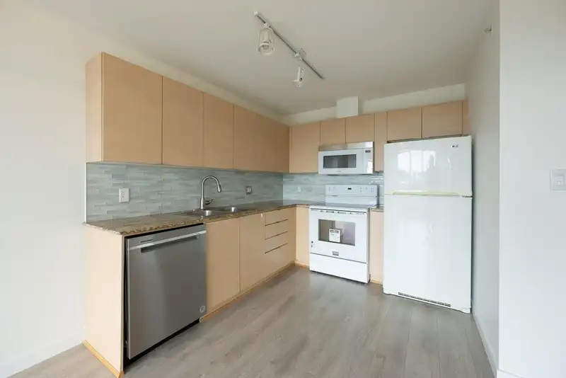 1505 13618 100 AVENUE - photo 3 of 29