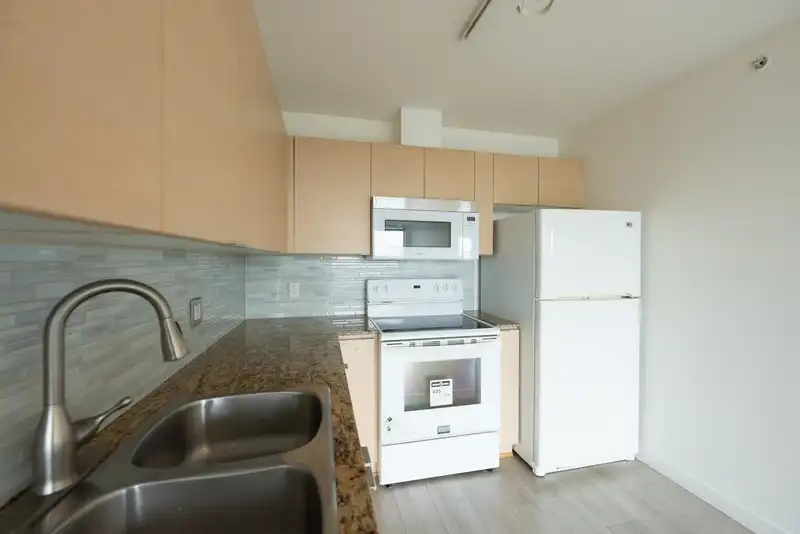 1505 13618 100 AVENUE - photo 4 of 29