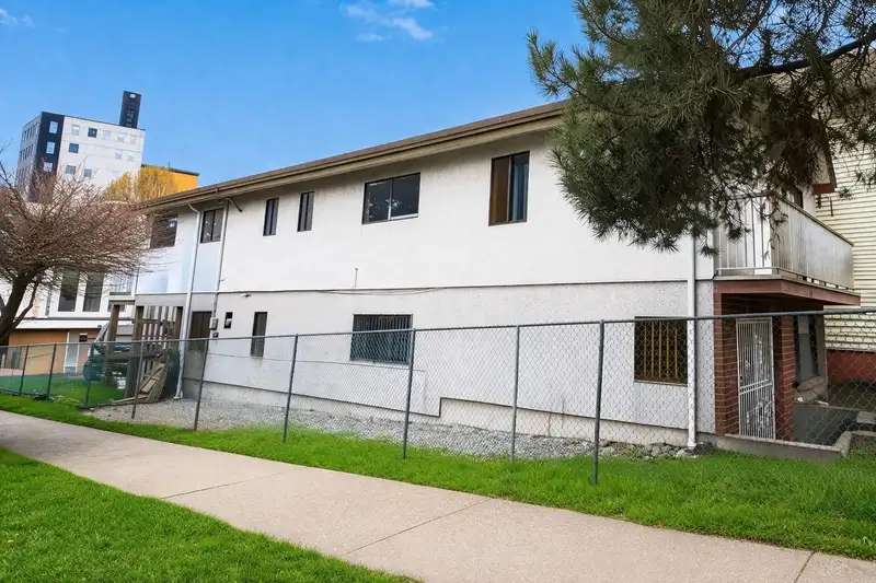 356 UNION STREET - photo 2 of 4