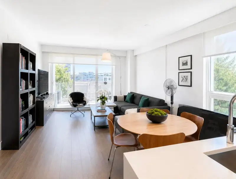 304 5693 ELIZABETH STREET - photo 2 of 13