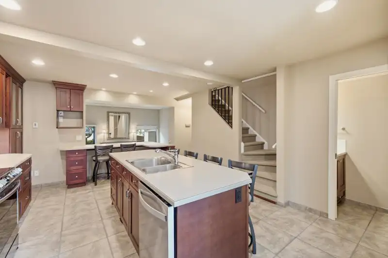 7 2990 MARINER WAY - photo 3 of 40