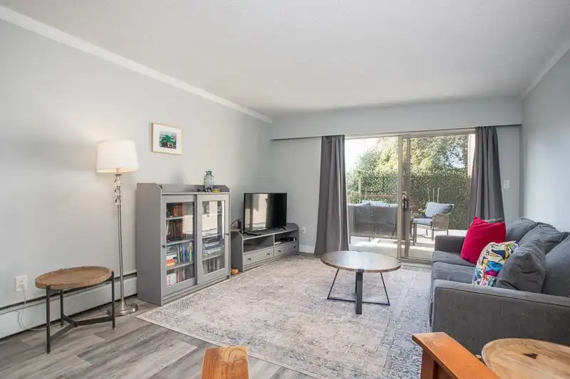 106 610 THIRD AVENUE - photo 2 of 25
