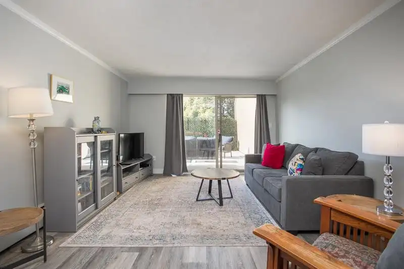 106 610 THIRD AVENUE - photo 4 of 25