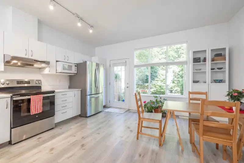 13 14959 58 AVENUE - photo 2 of 25
