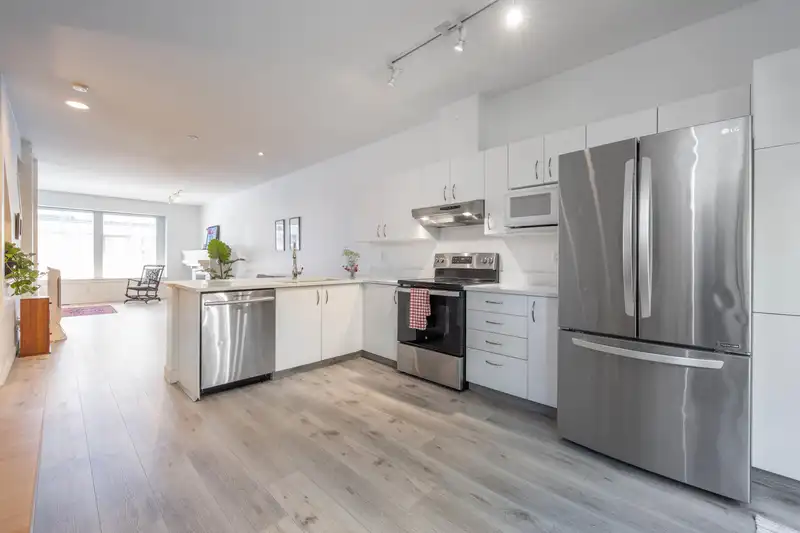 13 14959 58 AVENUE - photo 3 of 25