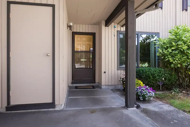 28 3015 TRETHEWEY STREET - photo 4 of 36