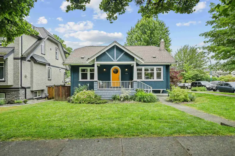 1556 KAMLOOPS STREET - photo 1 of 40