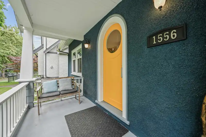 1556 KAMLOOPS STREET - photo 2 of 40