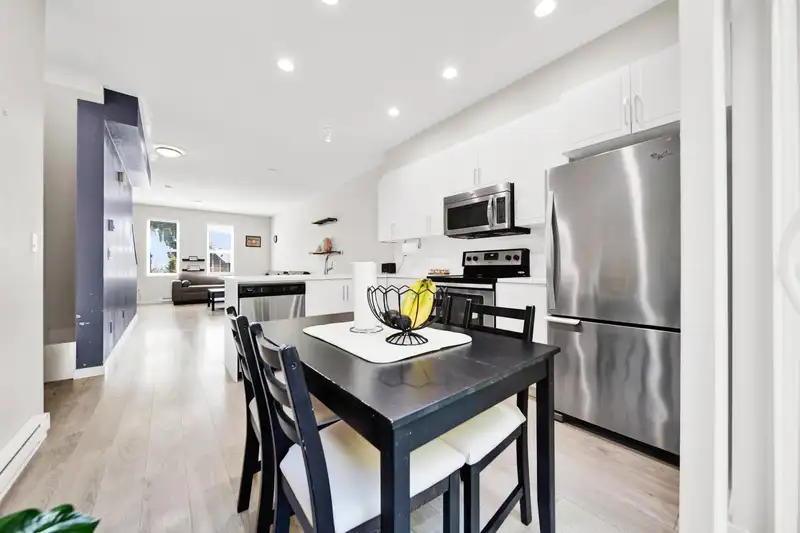 79 14555 68 AVENUE - photo 3 of 11