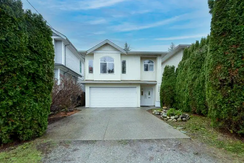 1598 MANNING AVENUE - photo 1 of 39