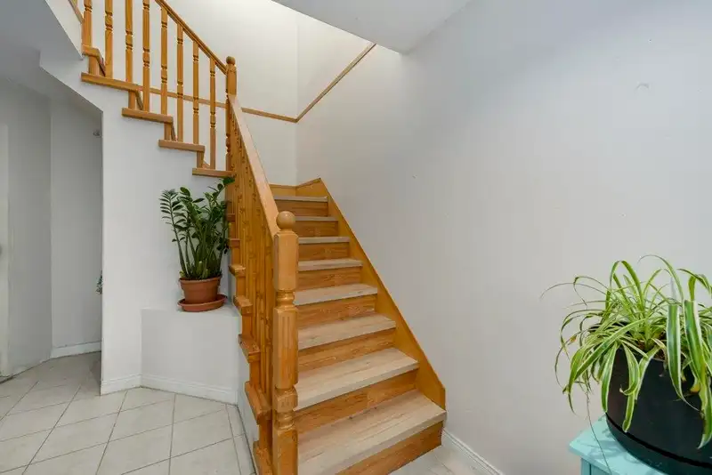 1598 MANNING AVENUE - photo 4 of 39