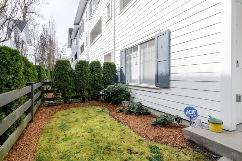 60 158 171 STREET - photo 4 of 34