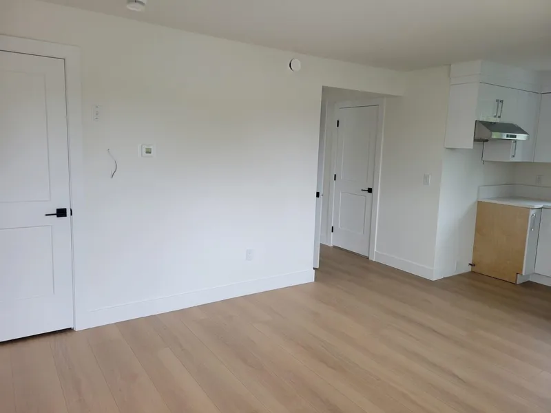 4 6765 KITCHENER STREET - photo 2 of 9