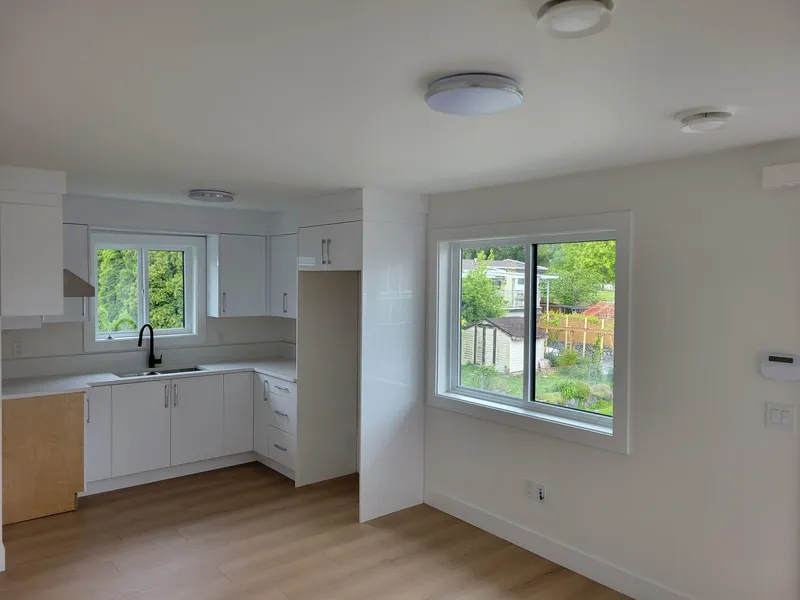 4 6765 KITCHENER STREET - photo 3 of 9