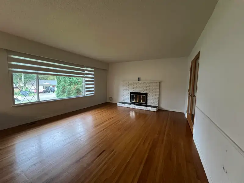 10879 144A STREET - photo 3 of 19