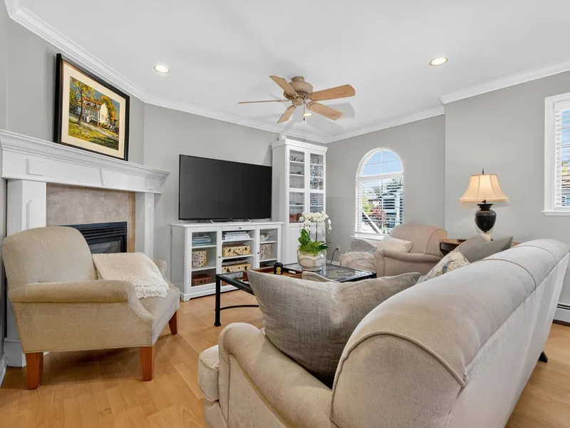 8011 163RD STREET - photo 4 of 25