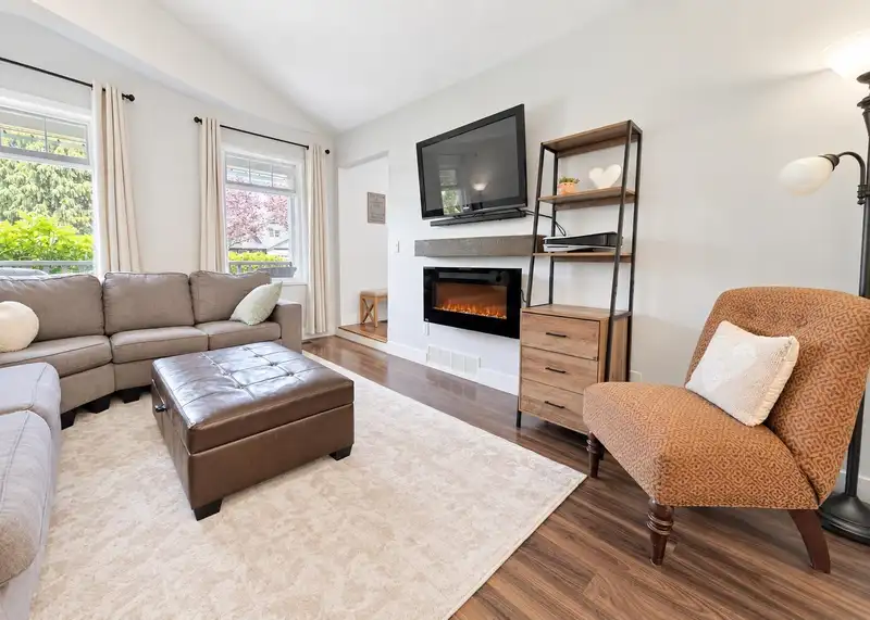 20986 93A AVENUE - photo 3 of 30