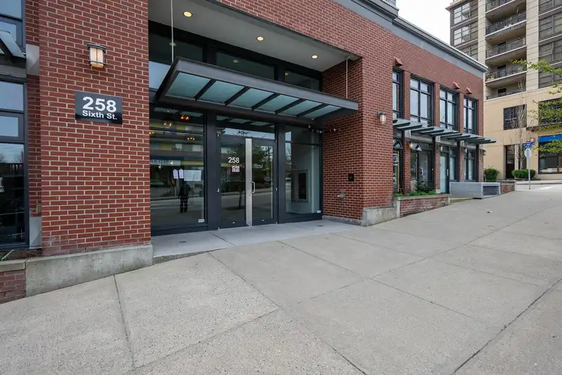 302 258 SIXTH STREET - photo 2 of 24