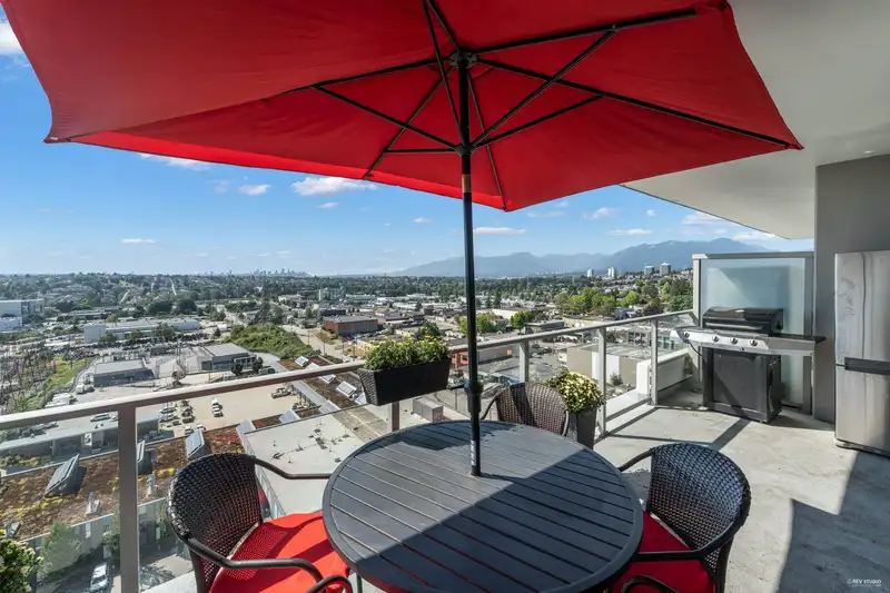 1807 1888 GILMORE AVENUE - photo 1 of 32
