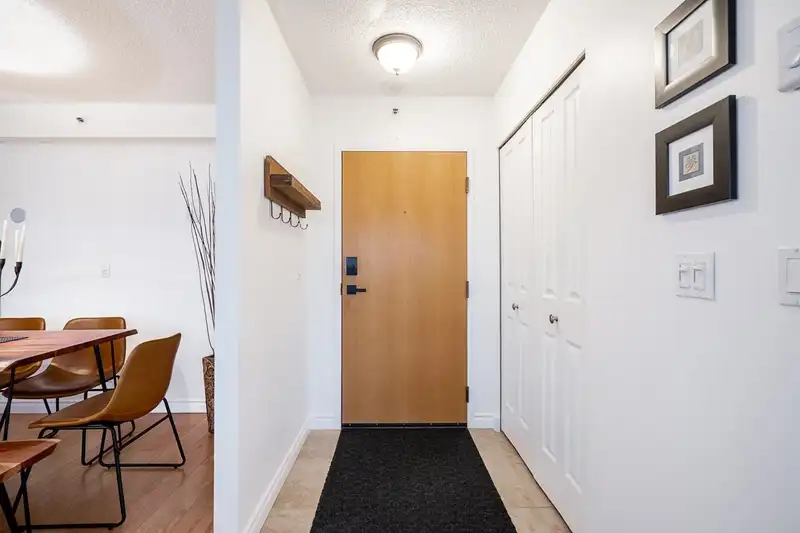 1703 545 AUSTIN AVENUE - photo 3 of 39