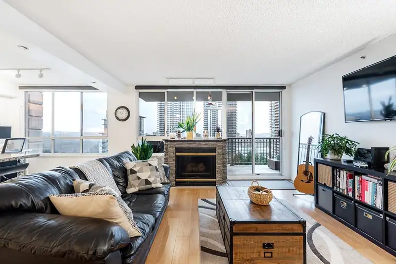 1703 545 AUSTIN AVENUE - photo 4 of 39