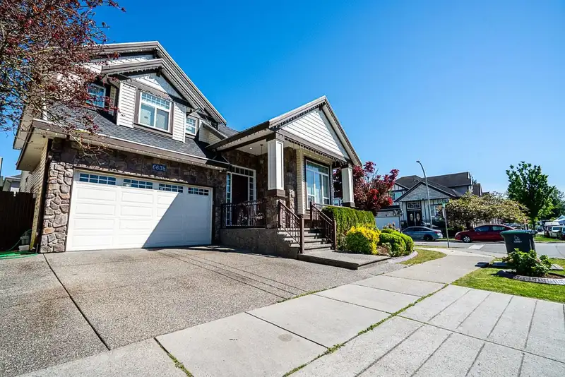 6638 125A STREET - photo 1 of 38