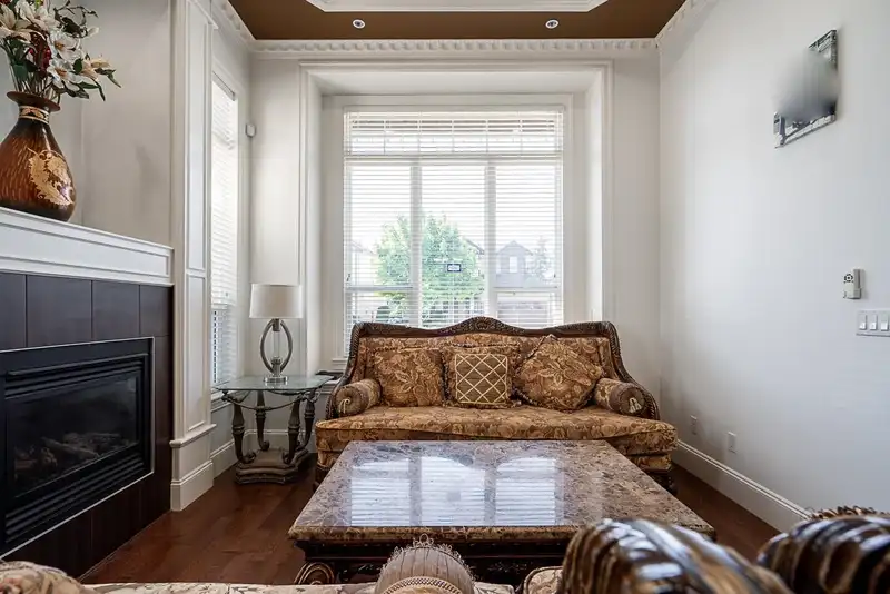 6638 125A STREET - photo 4 of 38