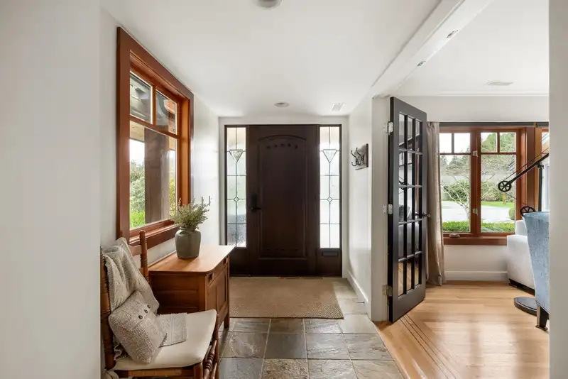 986 TUDOR AVENUE - photo 4 of 40