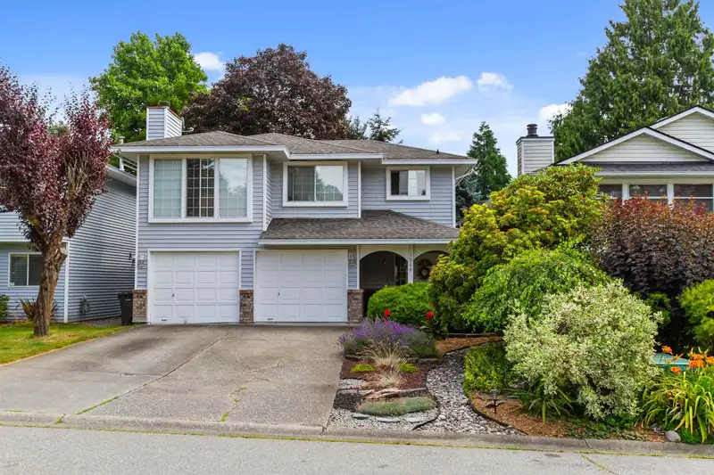 1246 YARMOUTH STREET - photo 1 of 35