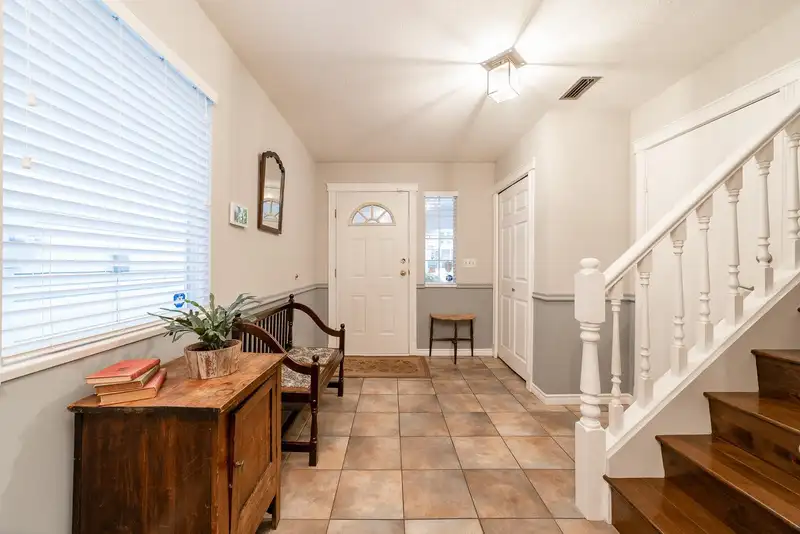 1246 YARMOUTH STREET - photo 3 of 35