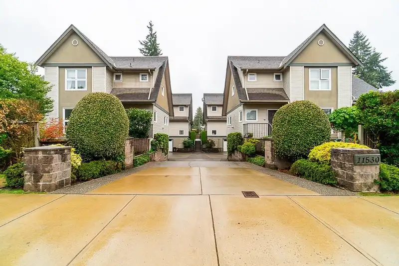 1 11530 84 AVENUE - photo 2 of 39