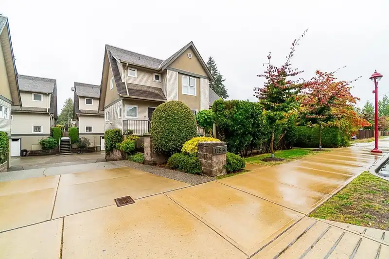 1 11530 84 AVENUE - photo 3 of 39