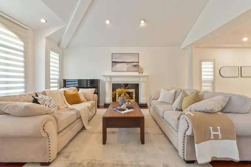 9760 GILHURST CRESCENT - photo 3 of 40