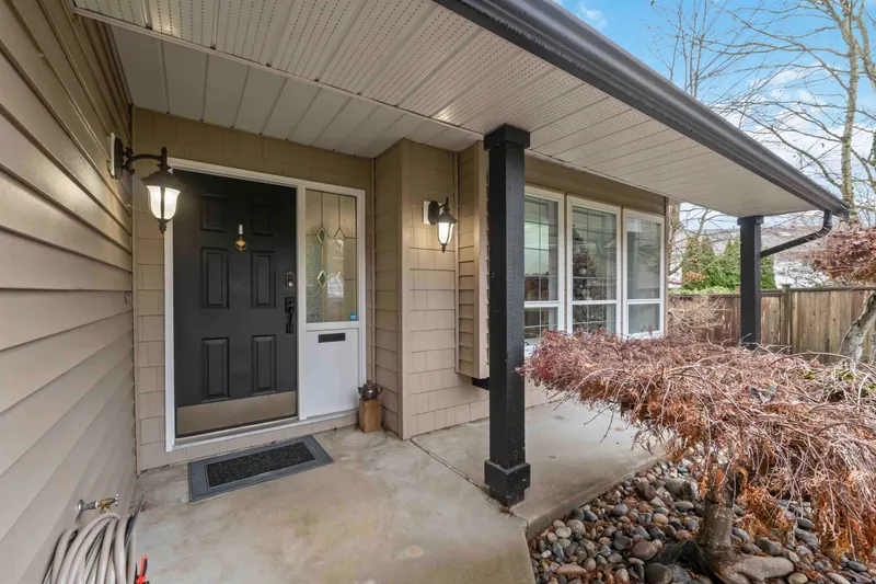 15751 98A AVENUE - photo 3 of 25