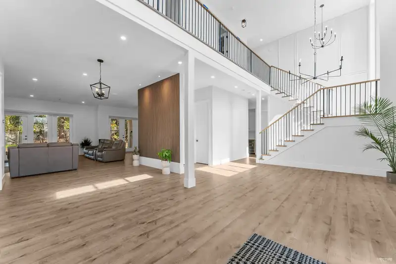 18337 55A AVENUE - photo 4 of 40
