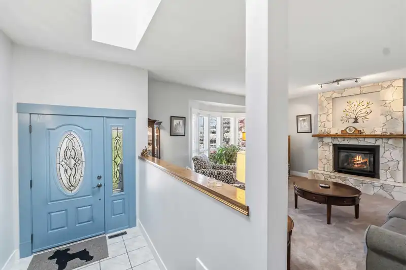 22108 KERRY CRESCENT - photo 3 of 38