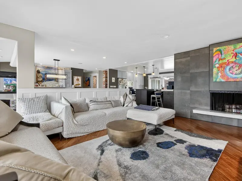 1052 CORONA CRESCENT - photo 2 of 25