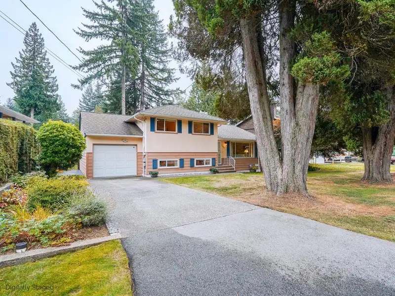 2168 BERKLEY AVENUE - photo 2 of 32