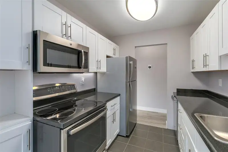 306 1345 W 15TH AVENUE - photo 4 of 19