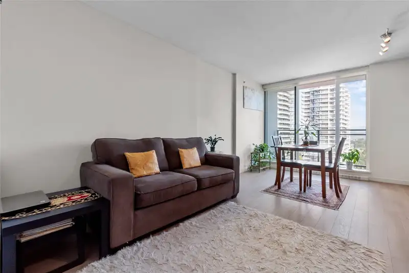 1805 13325 102A AVENUE - photo 4 of 28