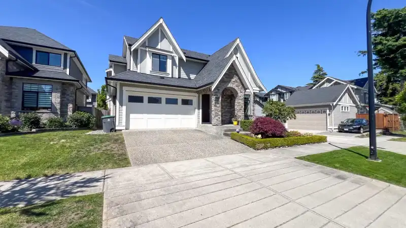 16787 22 AVENUE - photo 1 of 40