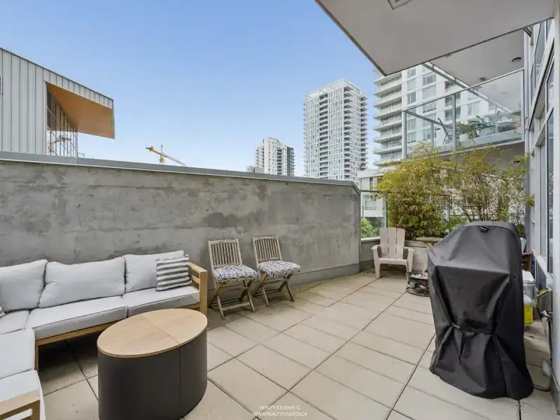 205 8538 RIVER DISTRICT CROSSING - photo 1 of 19