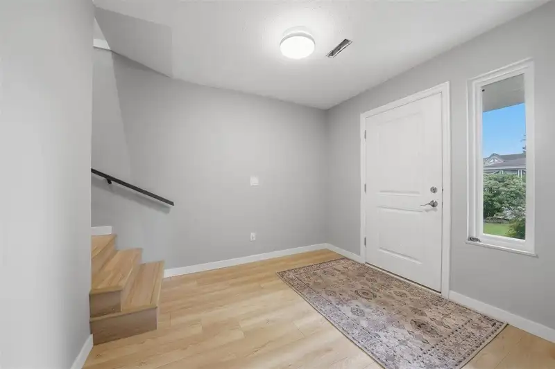 2270 IRVINE AVENUE - photo 2 of 37