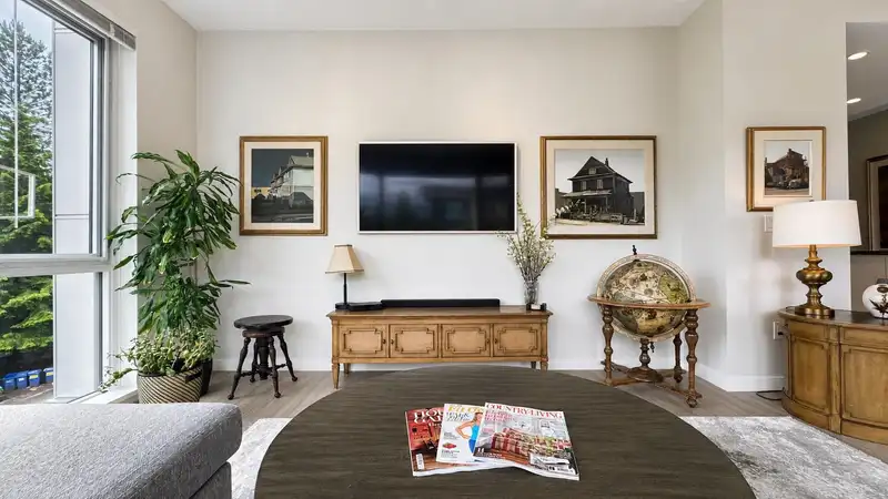 301 2651 LIBRARY LANE - photo 4 of 23