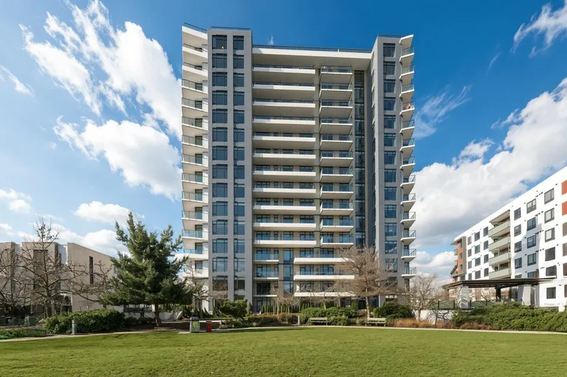 814 6138 BIRNEY AVENUE - photo 1 of 22