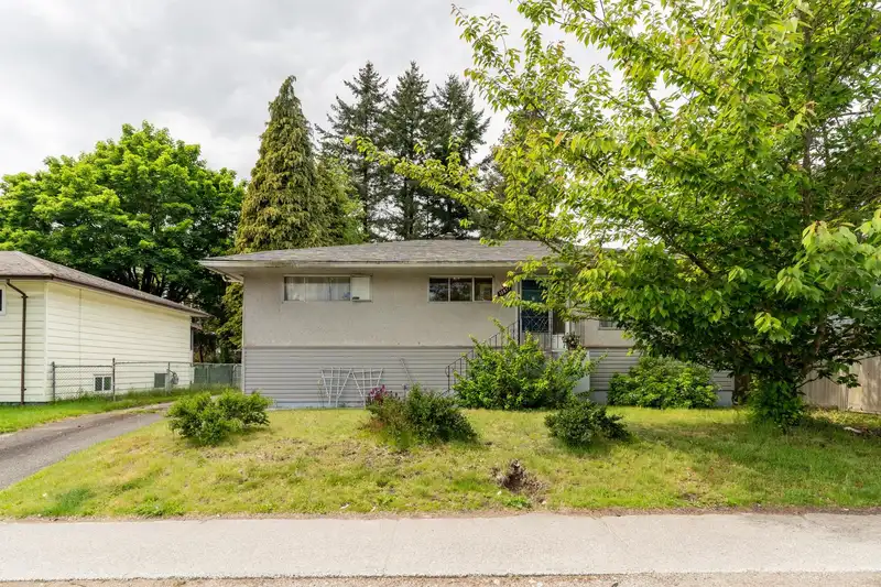 10857 140 STREET - photo 1 of 40
