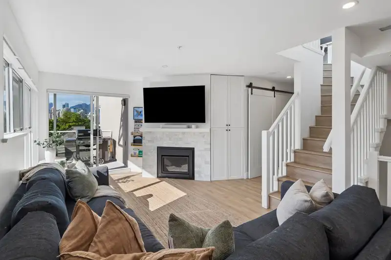103 933 WEST 8TH AVENUE - photo 1 of 40