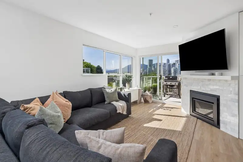 103 933 WEST 8TH AVENUE - photo 2 of 40