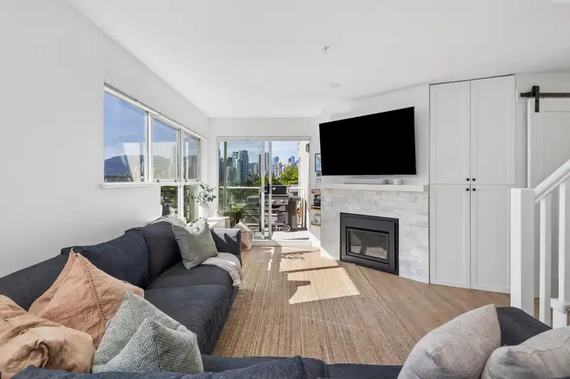 103 933 WEST 8TH AVENUE - photo 3 of 40