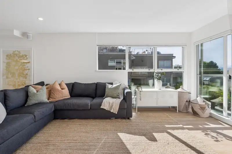 103 933 WEST 8TH AVENUE - photo 4 of 40